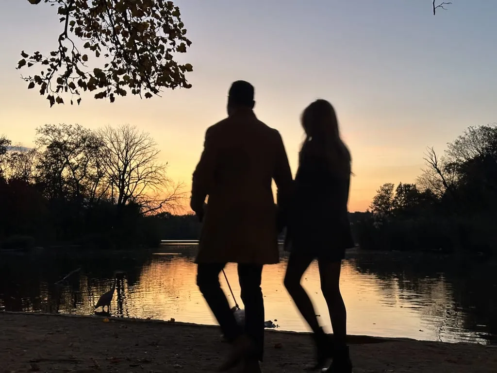 https://nick-pics.b-cdn.net/Couple at sunset